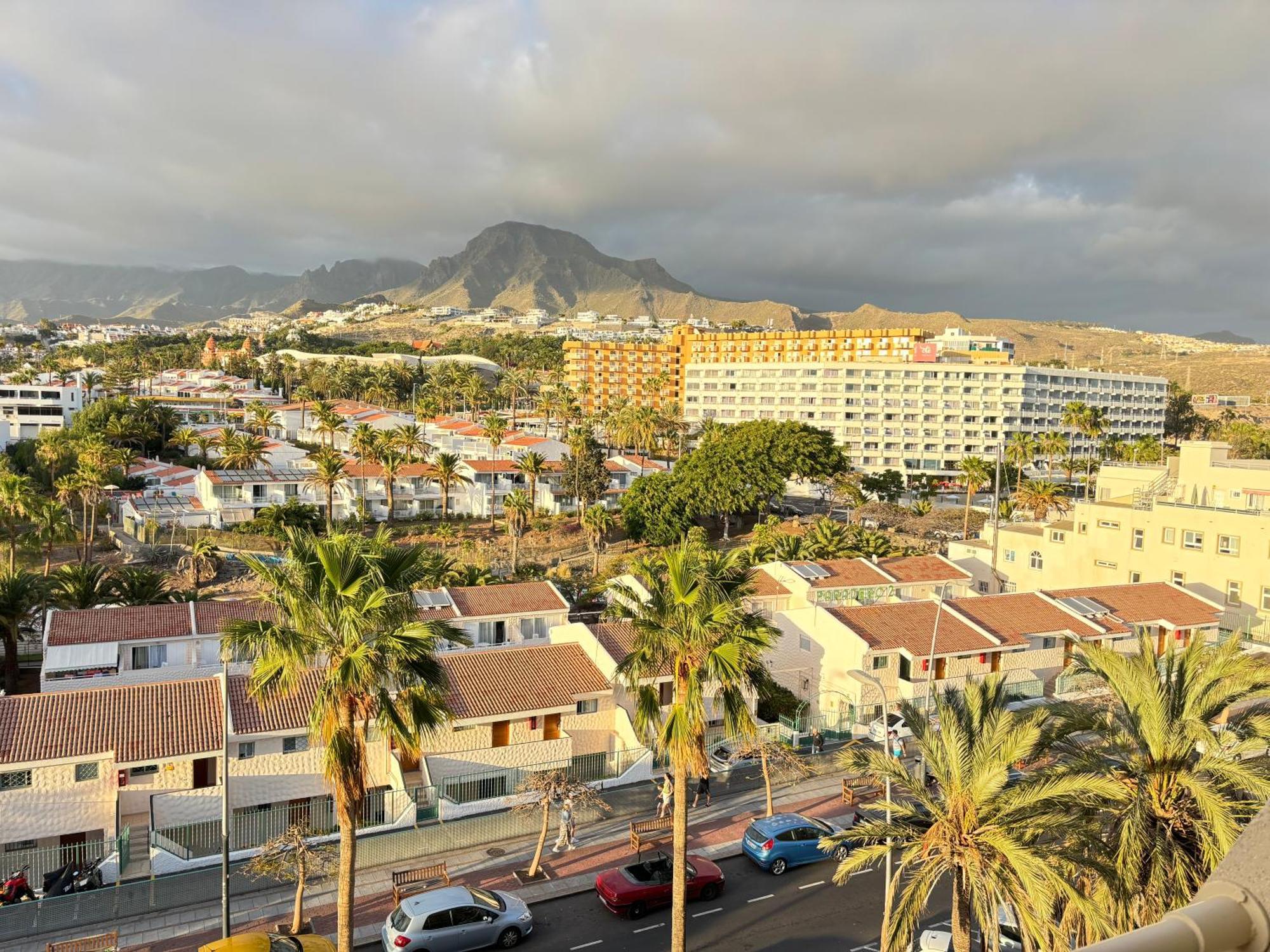 Comfortable Apartment In The Heart Of Las Americas Playa de las Americas  Luaran gambar